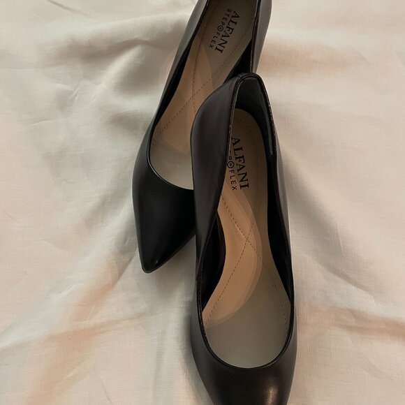 Black Leather Alfani Pointed-Toe Stiletto Heal, Slip On  Pumps (Jeulesrb) 7.5 M - Picture 2 of 4